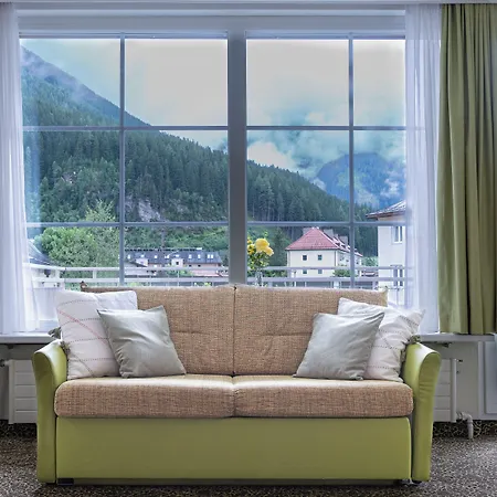 Otel Lindenhof 3*